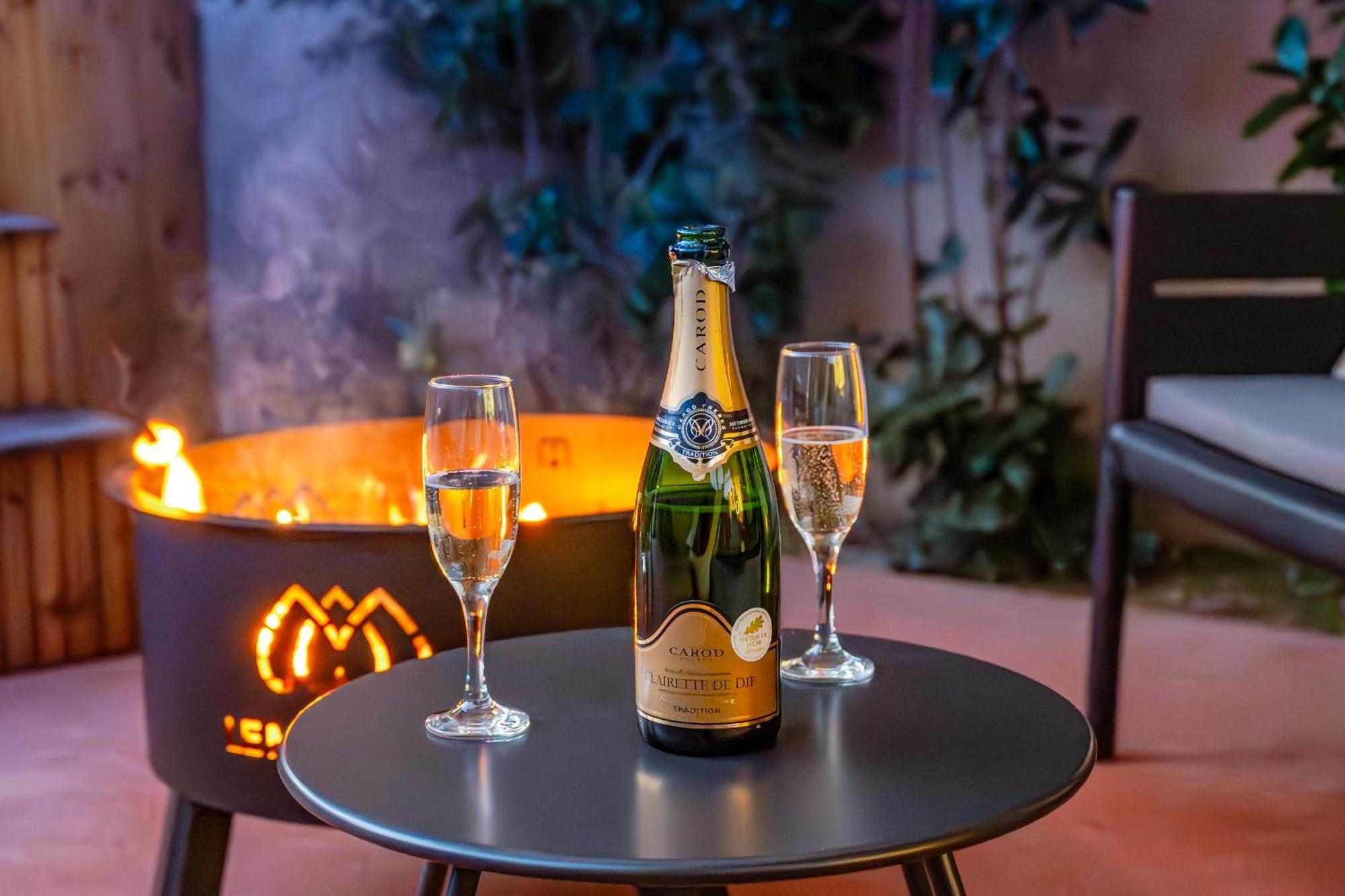 Hermes - Appartement Avec Jacuzzi Scandinave Nyons Exterior foto
